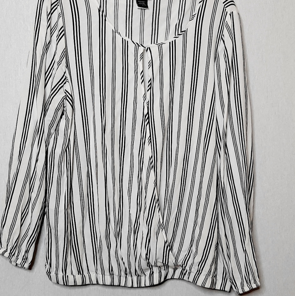 Torrid blouse - Picture 8 of 11